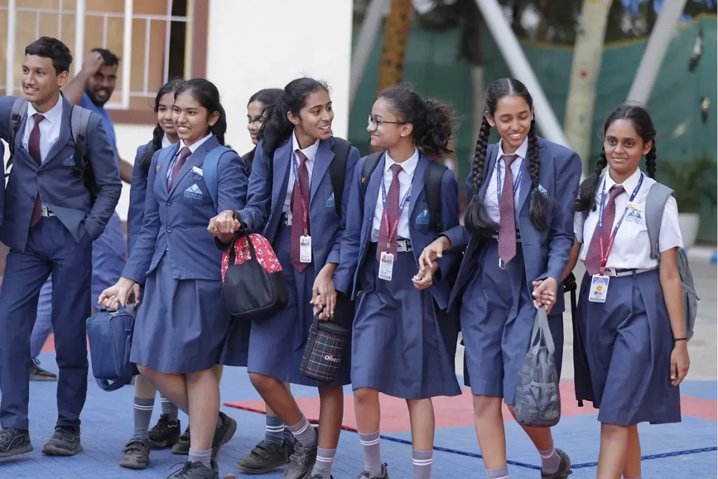 Students walking on the Federal Public School campus – One of the best ICSE schools in Bangalore